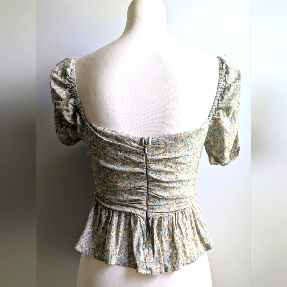 ASTR The Label Blue Ditsy Floral Puff Sleeve Crop Top Size S - Picture 2 of 10